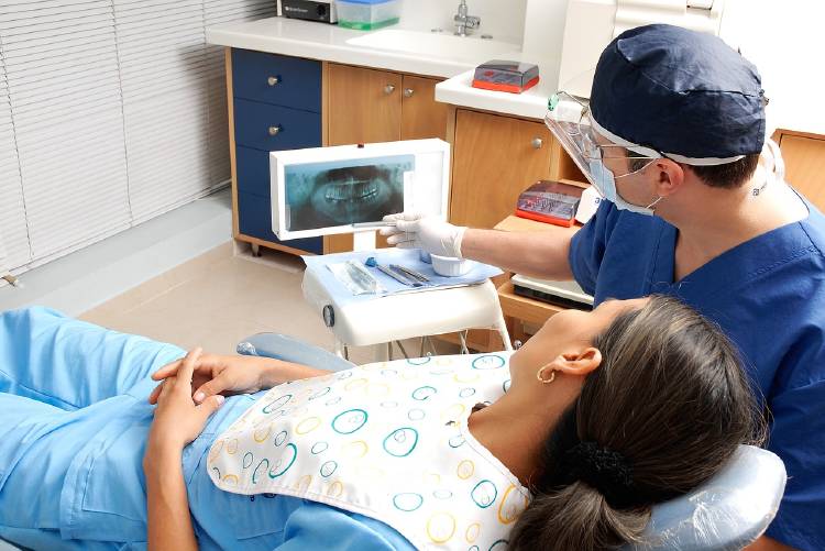 dentist-1639683_1280 dentist-1639683_1280